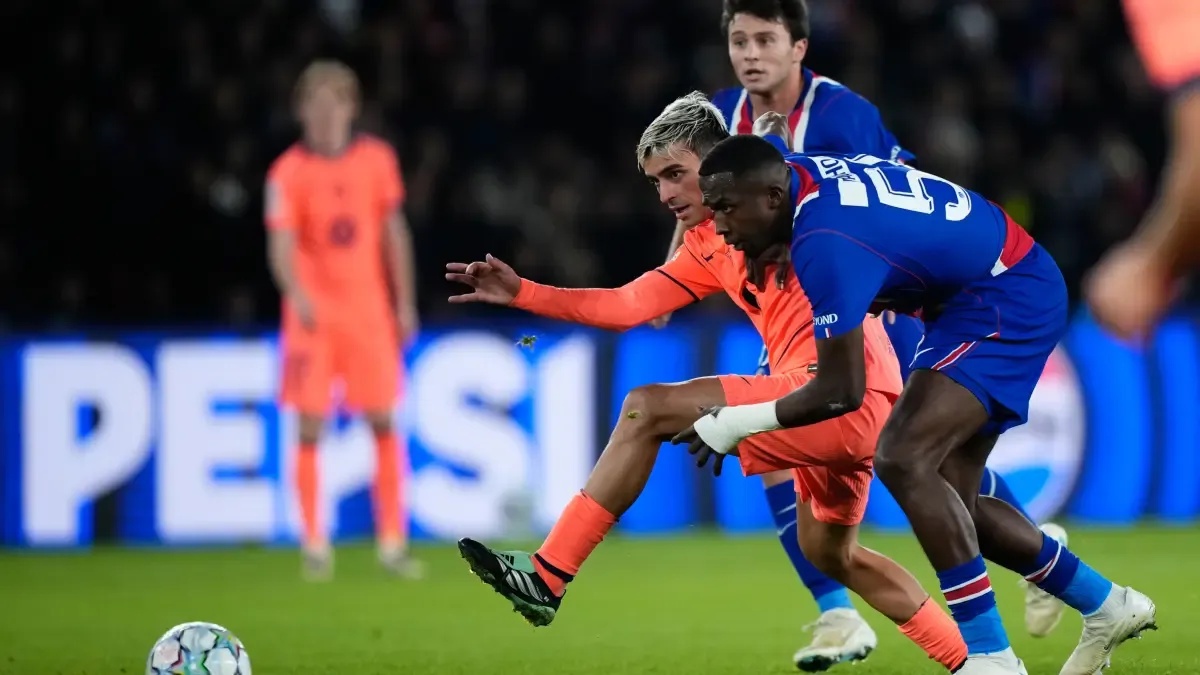 Pedri shows frustration over Barcelona build-up play against PSG