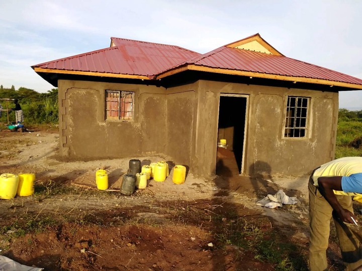 kenyans-disagree-over-cost-of-putting-up-this-2-bedroom-semi-permanent-but-classic-house