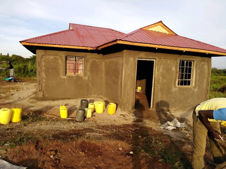 kenyans-disagree-over-cost-of-putting-up-this-2-bedroom-semi-permanent-but-classic-house