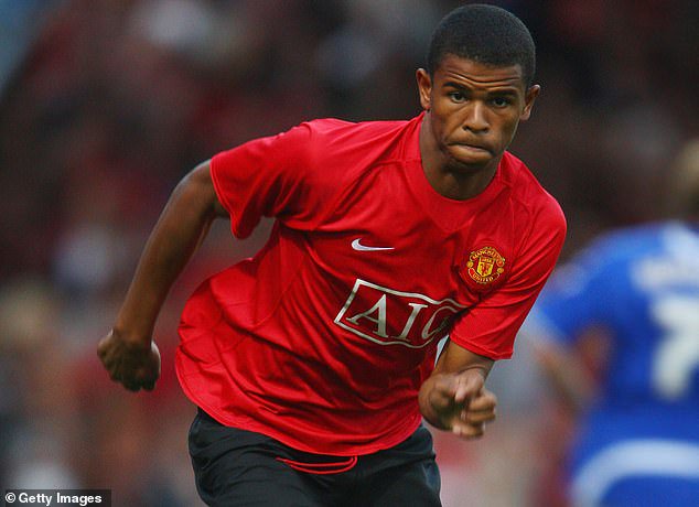 Ex-Man United star Fraizer Campbell has revealed he was addicted to snus during his career