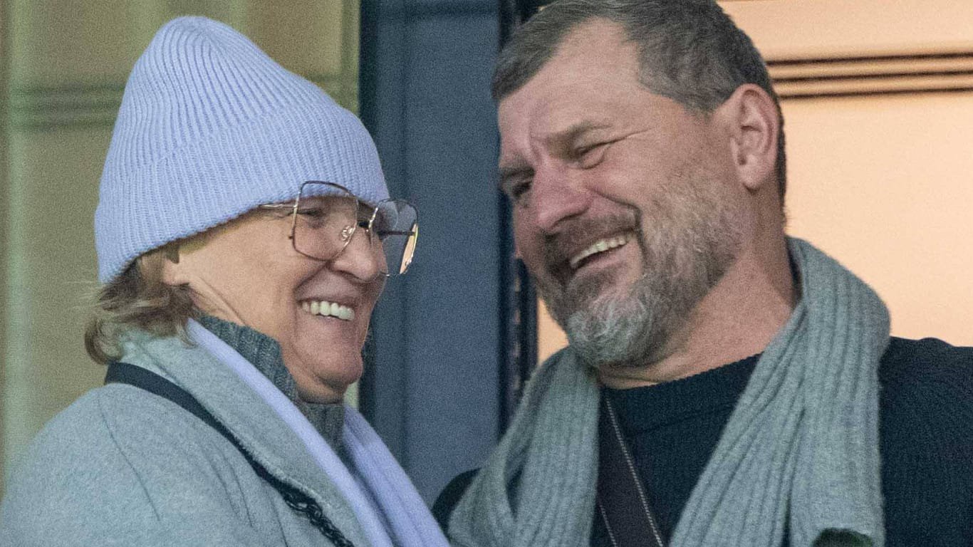 Steffen Baumgart mit seiner Frau in Köln auf der Tribüne: Der Ex-Trainer beider Klubs verfolgte die DFB-Pokalpartie.