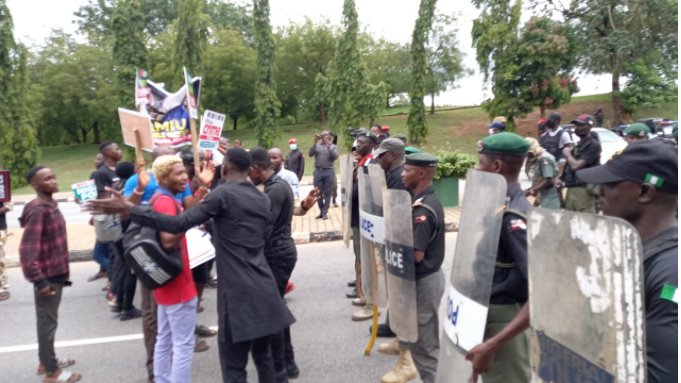 JUST IN: Tension In Abuja As Police, Army Clash With #EndSARS Memorial  Protesters (Photos) - IReporteronline