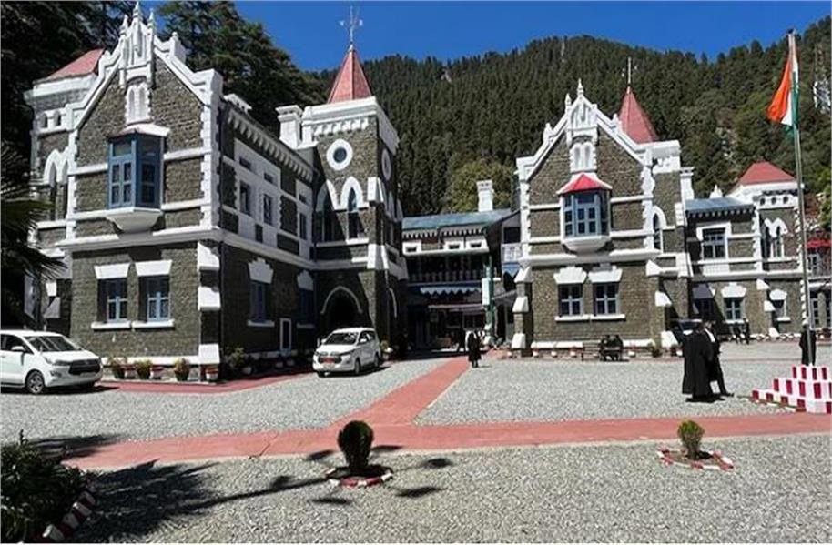 high court sent notice to dehradun district magistrate