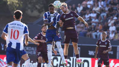 A hora de Smalling... e não só: os onzes prováveis para o FC Porto-Académico - TVI