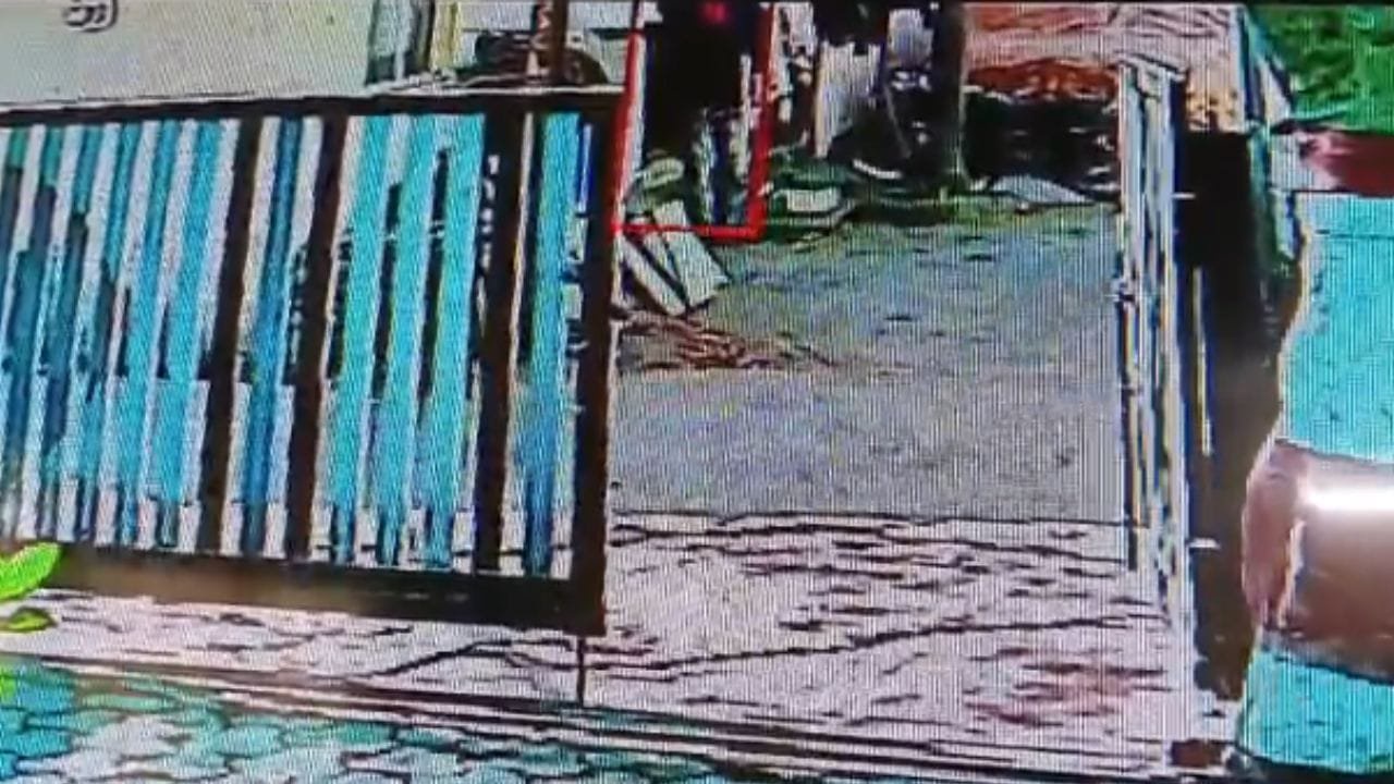 उज्जैन में अजब-गजब चोरी! शादीशुदा महिला से था एकतरफा प्यार, घर में घुसकर चुरा लिया अंडरगारमेंट्स; CCTV में हुआ कैद