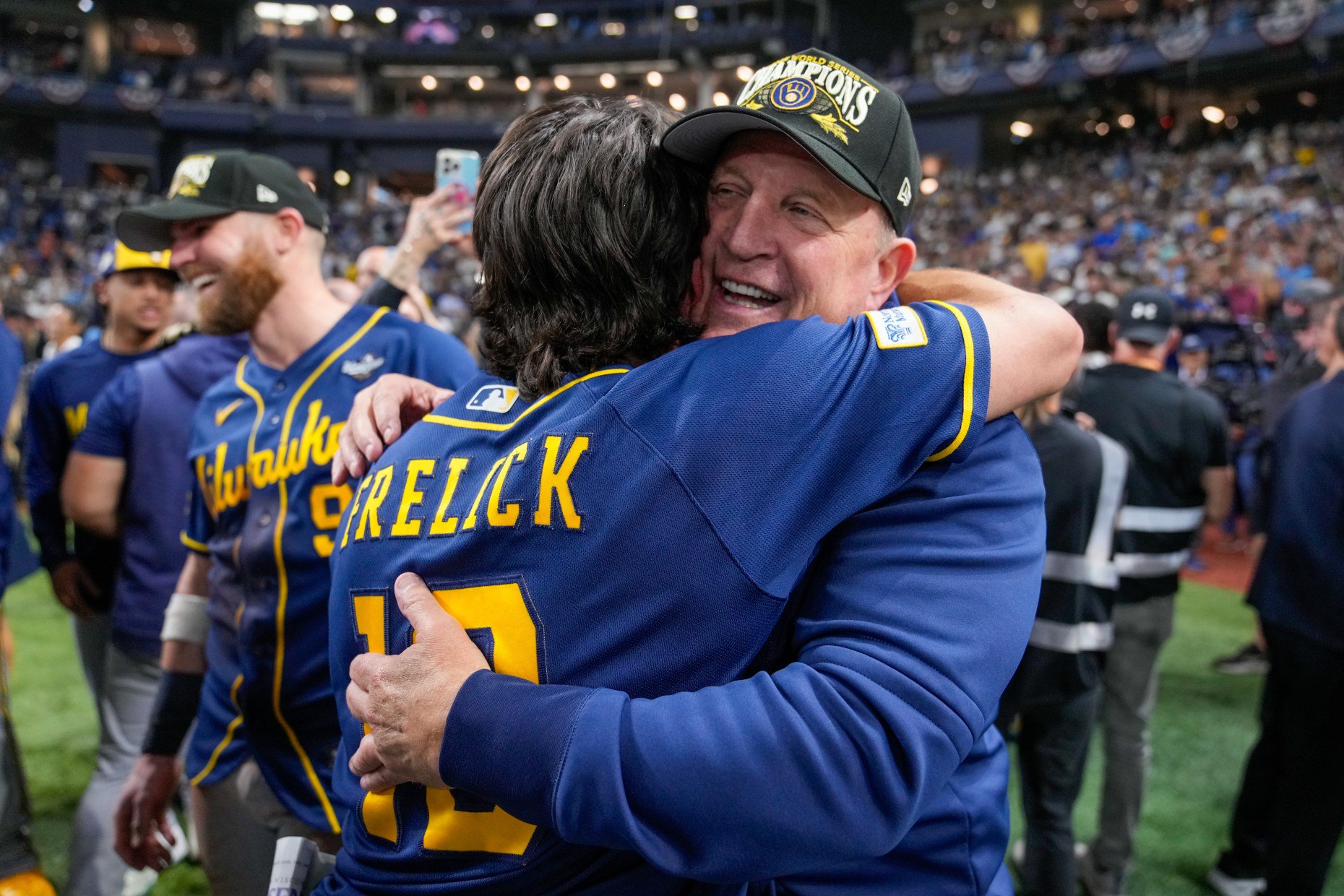 Brewers manager Pat Murphy, right, hugs right fielder Sal Frelick after winning the World Series against the Rays on Wednesday, Oct. 28, 2026, in St. Petersburg, Fla.(Chris O'Meara/AP)