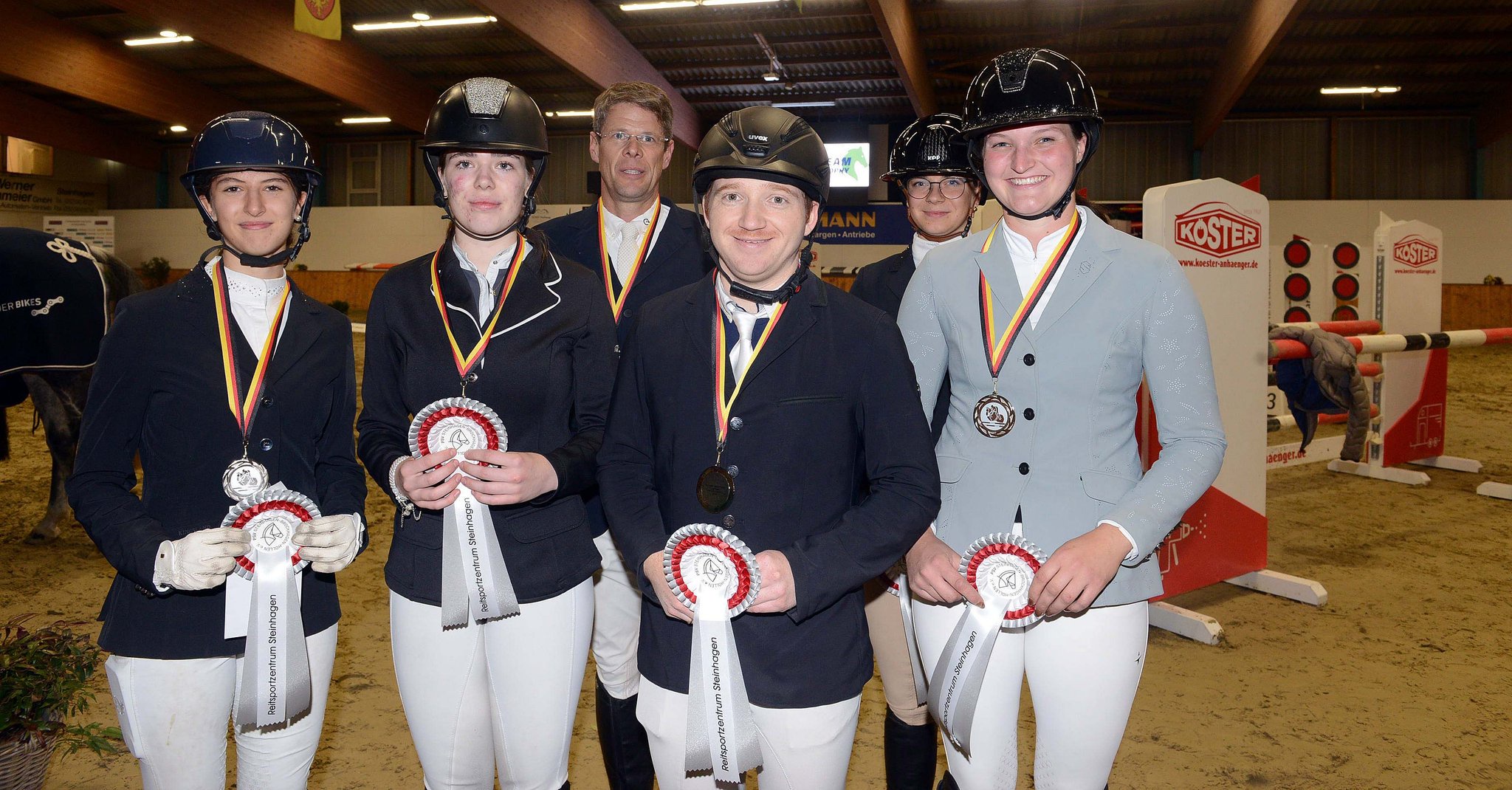Die Springmannschaft des PSV Steinhagen-Brockhagen belegte den zweiten Platz in der Gesamtwertung der Schröder Team Trophy mit Alea Sophie Molske (v.l), Lena Klinkel, Sven Sudhölter, Leon Blum, Martha Marie Stark und Marika Meiler.