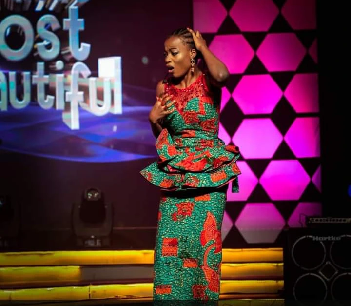 Man walks on Ghana's most beautiful stage to remove the wig of a contestant.