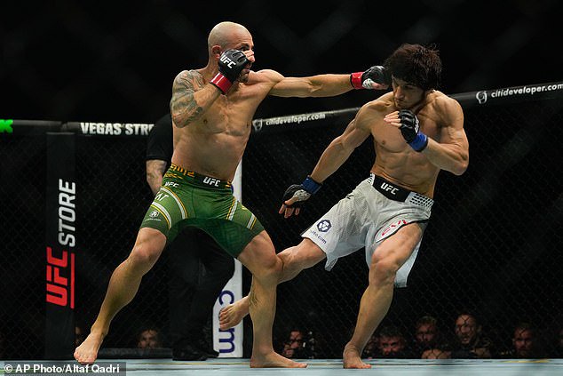 Volkanovski retained his featherweight crown with a stunning second-round TKO of previously unbeaten Russian Movsar Evloev