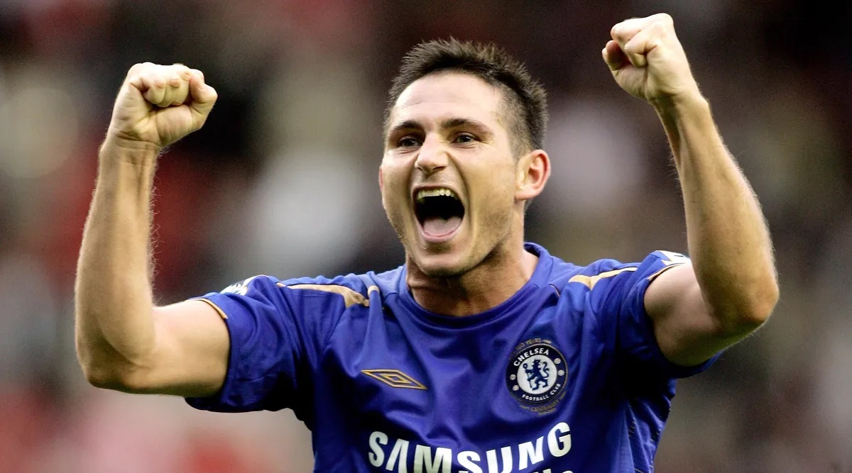 LIVERPOOL, UNITED KINGDOM - OCTOBER 02: Frank Lampard of Chelsea celebrates the victory after the Barclays Premiership match between Liverpool and Chelsea at Anfield on October 2, 2005 in Liverpool, England. (Photo by Ben Radford/Getty Images)