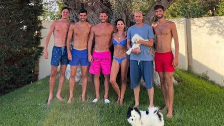Zidane, son épouse et leurs 4 fils: tous canons en maillot de bain (photo)