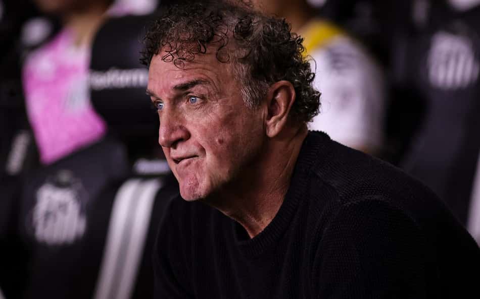Cuca, técnico do Santos, durante partida contra o Bahia, no último sábado (24)