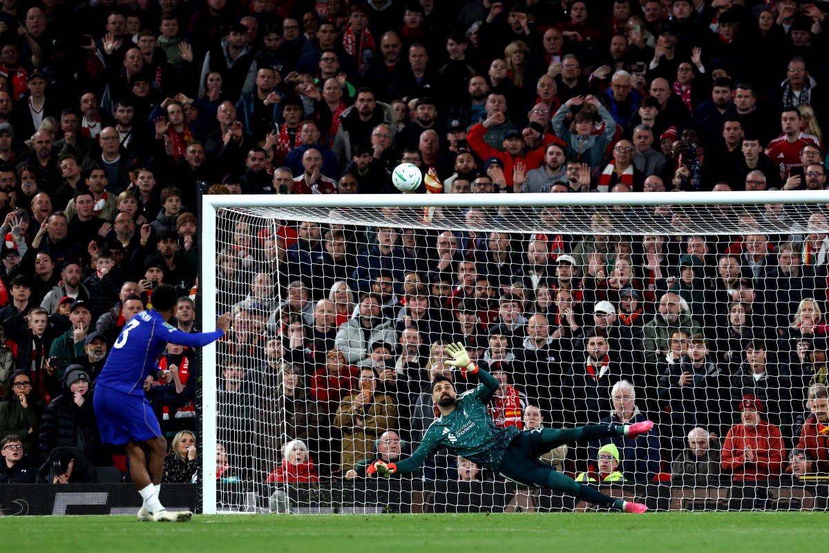 Liverpool beat Chelsea in League Cup shoot-out, Man City survive scare