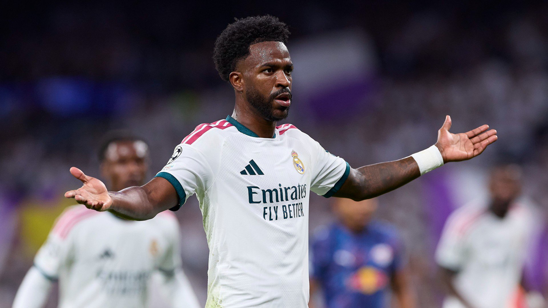Mourinho defends Vinicius from growing criticism