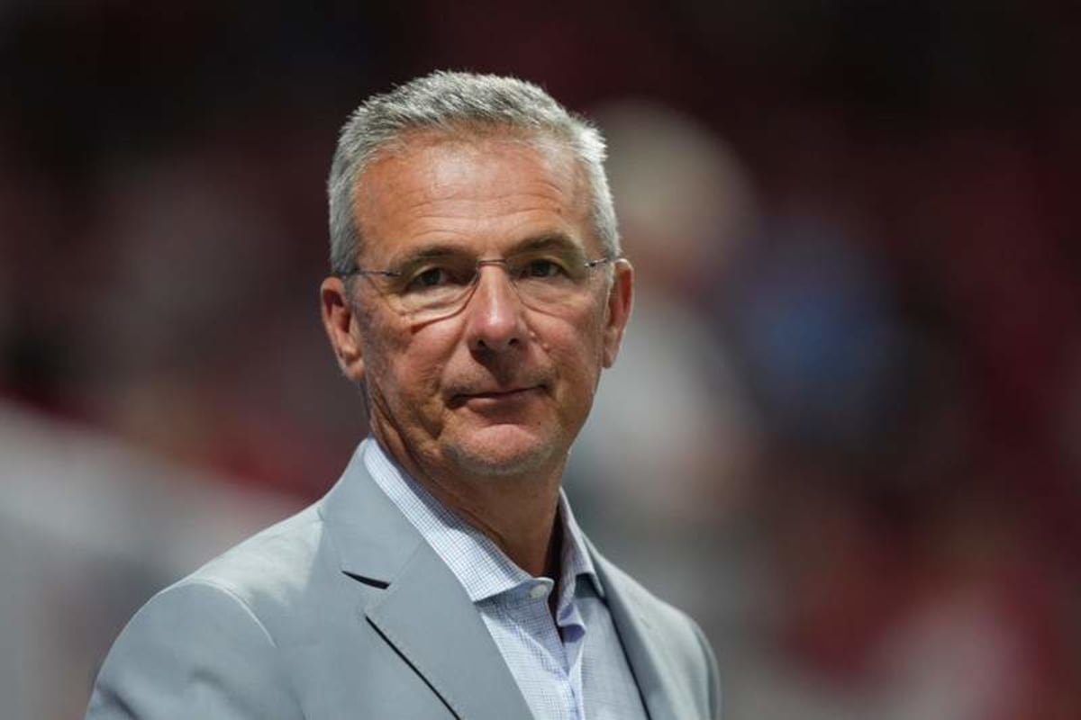 ATLANTA, GEORGIA – JANUARY 09: Former Head coach Urban Meyer looks on prior to the CFP Semifinal Chick-fil-A Peach Bowl between the Indiana Hoosiers and the Oregon Ducks at Mercedes-Benz Stadium on January 09, 2026 in Atlanta, Georgia. (Photo by CFP/Getty Images) ©Getty Images