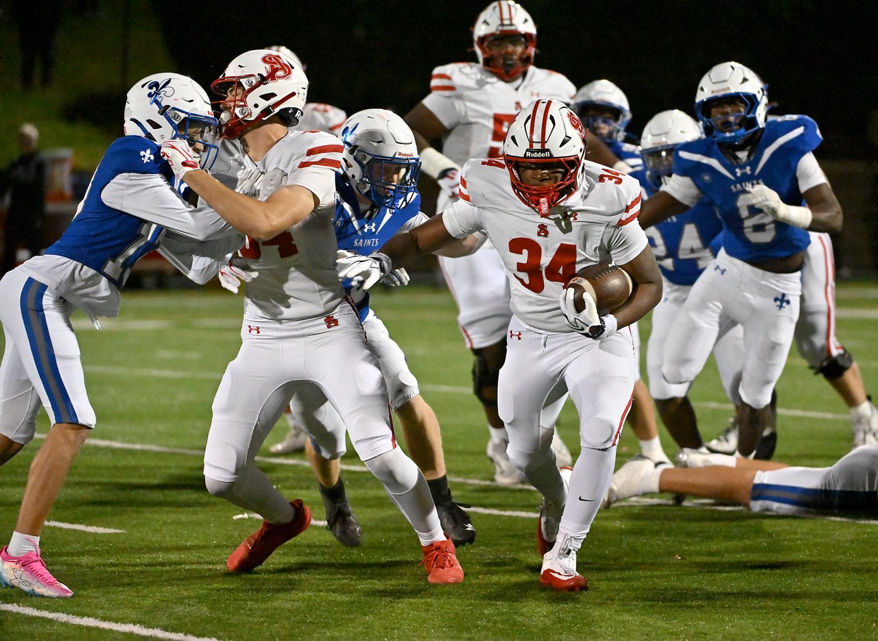 Archbishop Spalding Cavaliers Noah Gibson #34 has room to run during the second quarter. The Archbishop Spalding Cavaliers visit the St. Mary\xe2\x80\x99s Saints in a high school football matchup Friday evening. (Paul W. Gillespie/Staff)