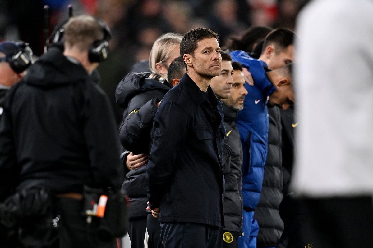 Xabi Alonso, Manager of Chelsea, looks on during the penalty shootout in the Carabao Cup Fourth Round match between Liverpool and Chelsea
