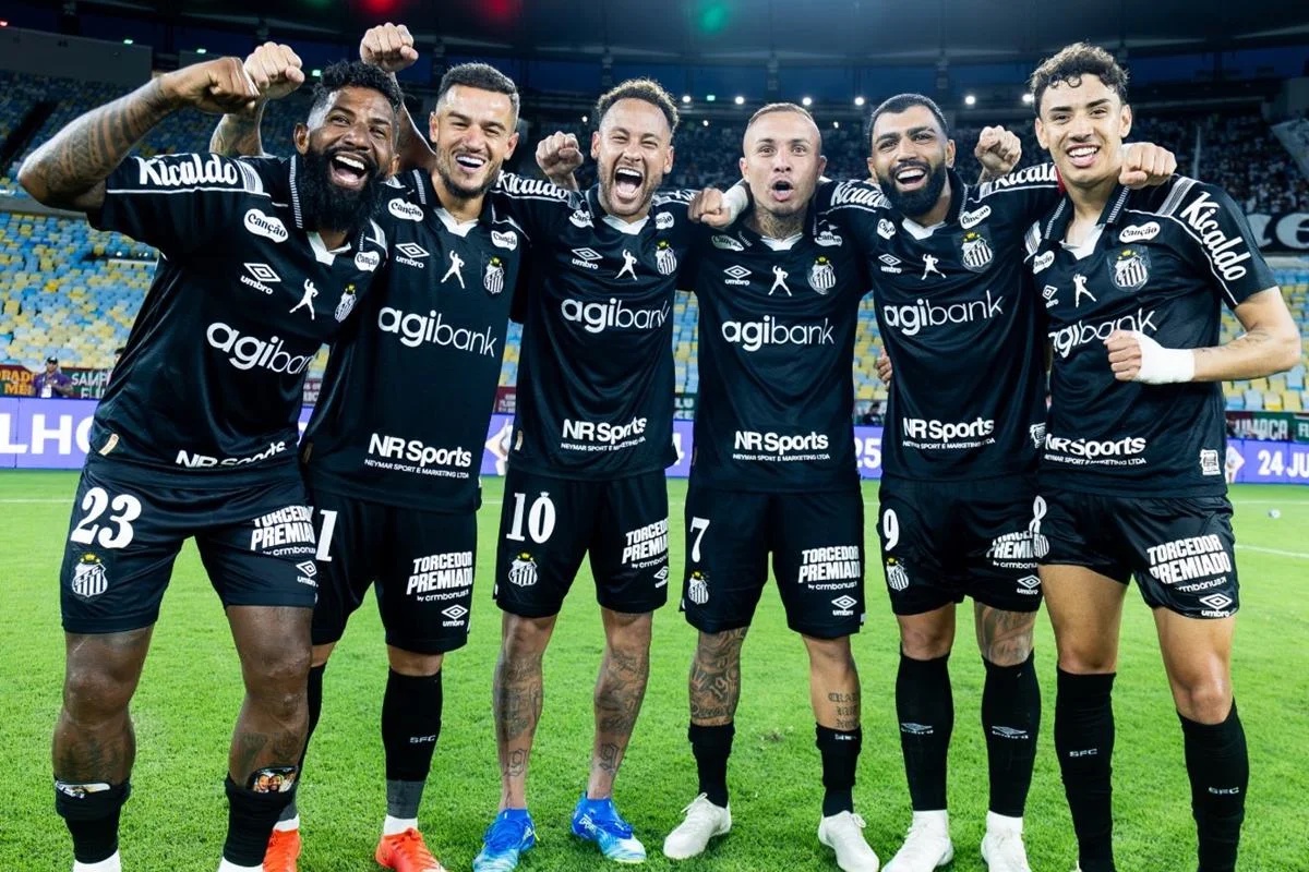 Foto colorida do elenco do Santos - Metrópoles