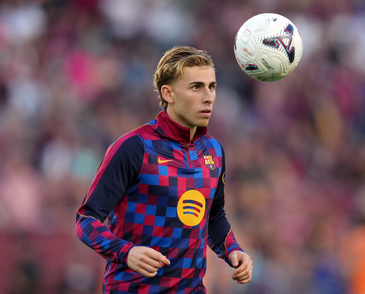 Fermin Lopez warming up for Barcelona