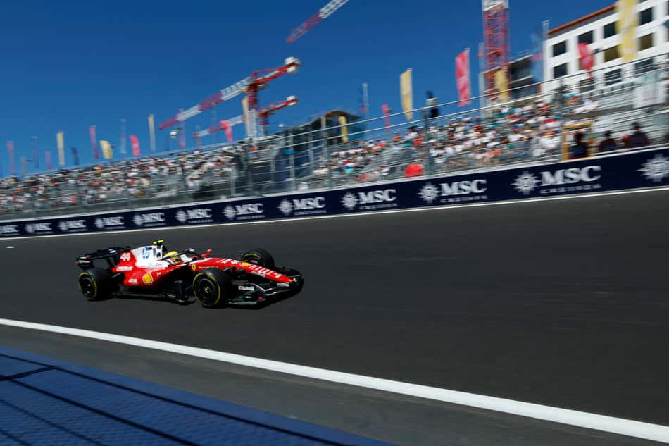 Lewis Hamilton em ação no GP da Espanha pela F1 2026