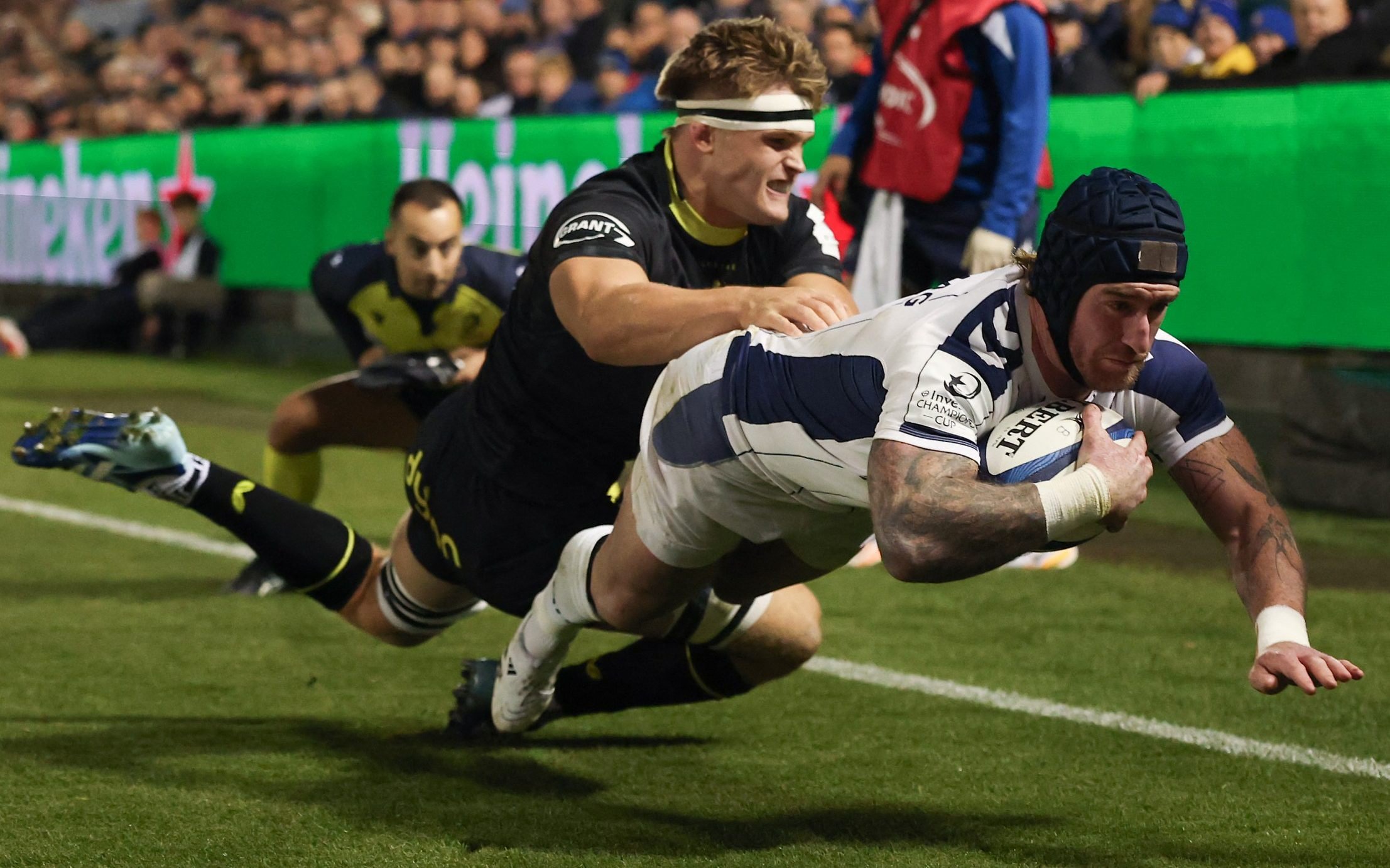 Stuart Hogg opens the scoring for Montpellier