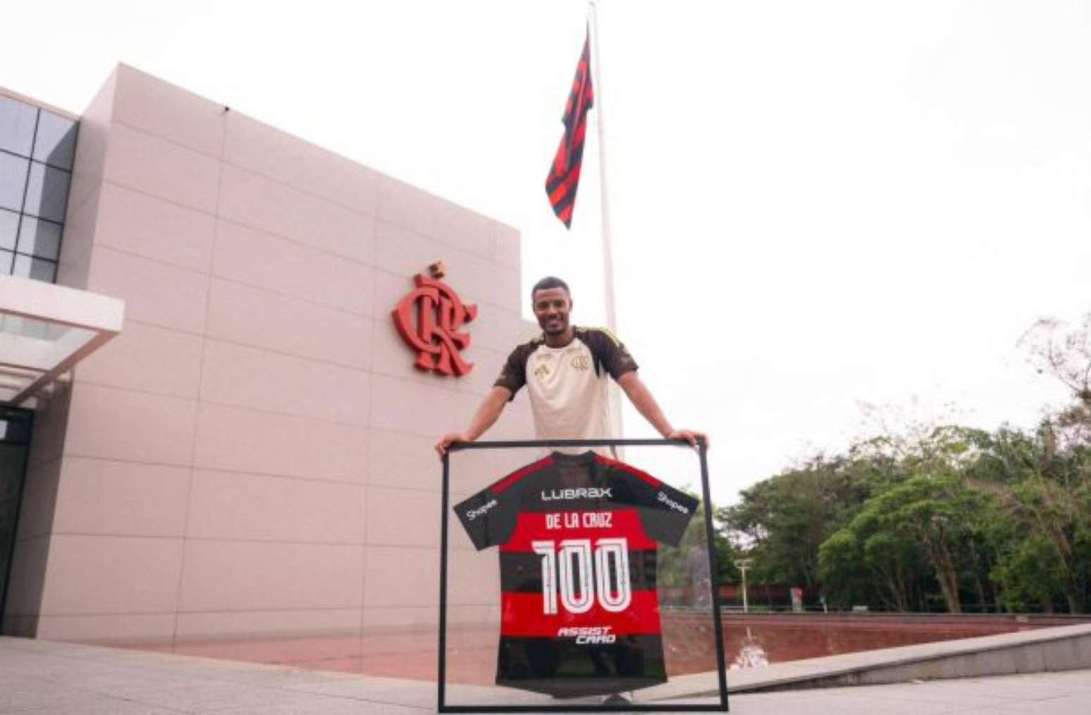 Nico De La Cruz completou 100 jogos pelo Flamengo –