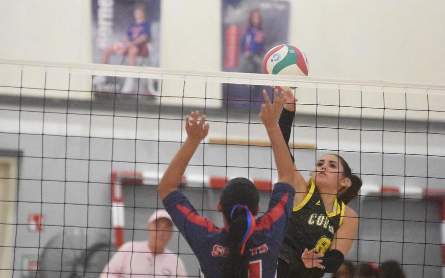 Natalia Lopez looks to score.