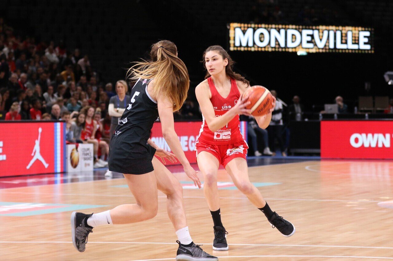 Clara Soghomonian a notamment remporté deux fois la Coupe de France cadettes avec Mondeville. Elle évolue désormais à Trith, promu en N1.