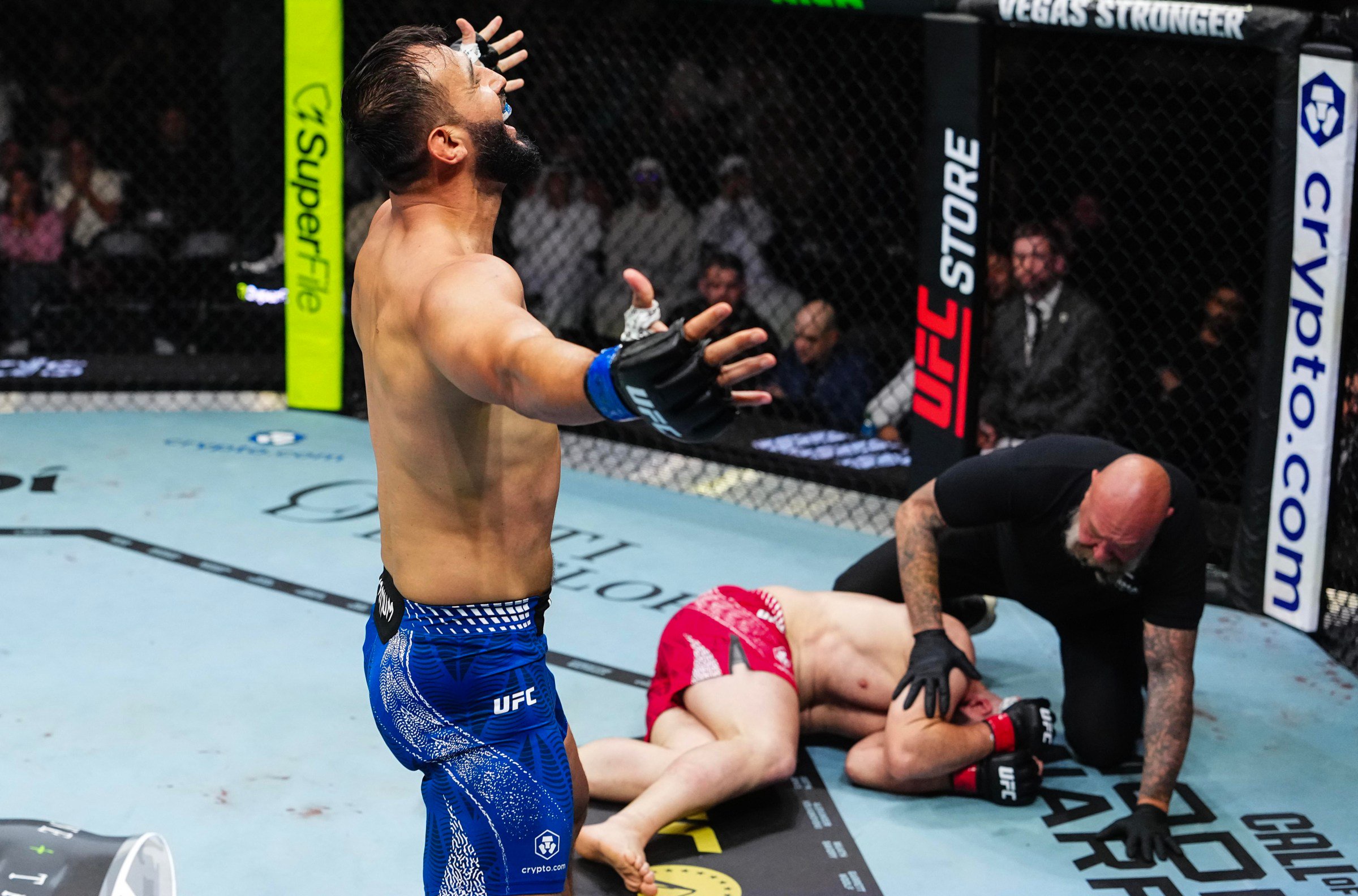 Highlights! Reyes Smokes ‘The Professional’ With Devastating Head Kick TKO