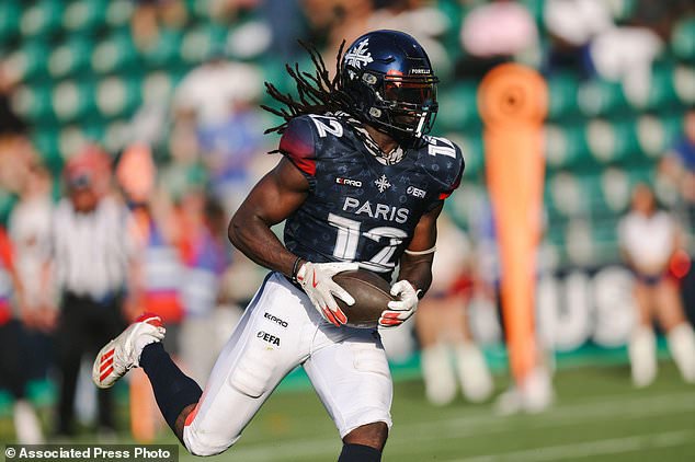 This photo provided by Maxime Le Pihif shows Paris Musketeers wide receiver Hugo Tekedam catching a pass during a game against the Prague Lions on May 24, 2026, in Saint-Ouen-sur-Seine, France. (Maxime Le Pihif via AP)