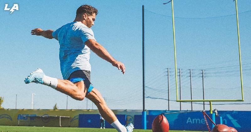 Antoine Dupont ne devrait pas rater cette opportunité de voir du foot US en France. Screenshot : LA Chargers