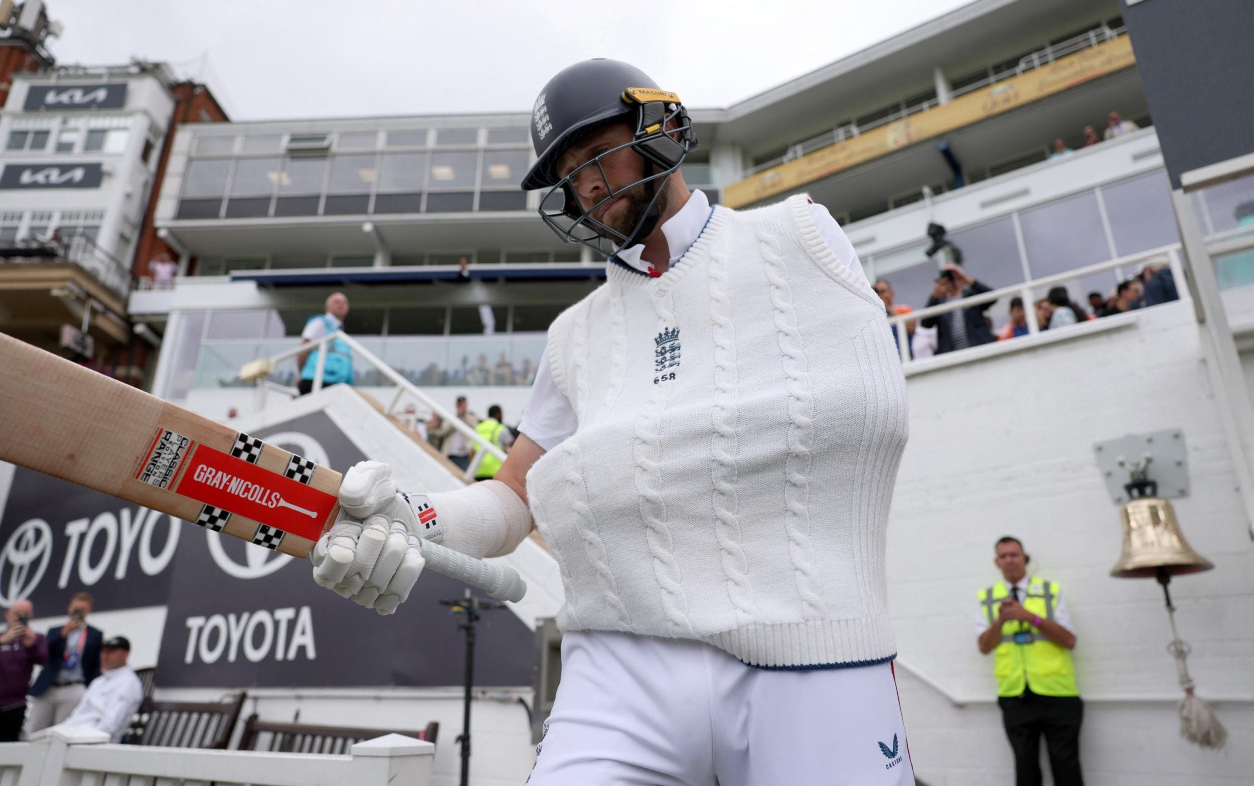 Chris Woakes enters the field of play to bat with just the use of one arm.
