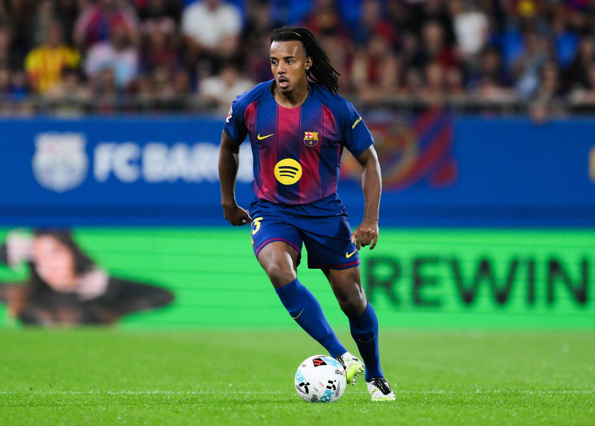 Jules Kounde in action for Barcelona