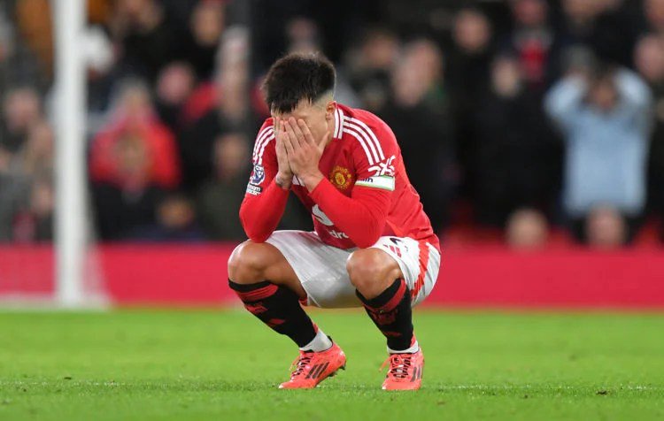 Michael Carrick confirms Lisandro Martinez thigh injury