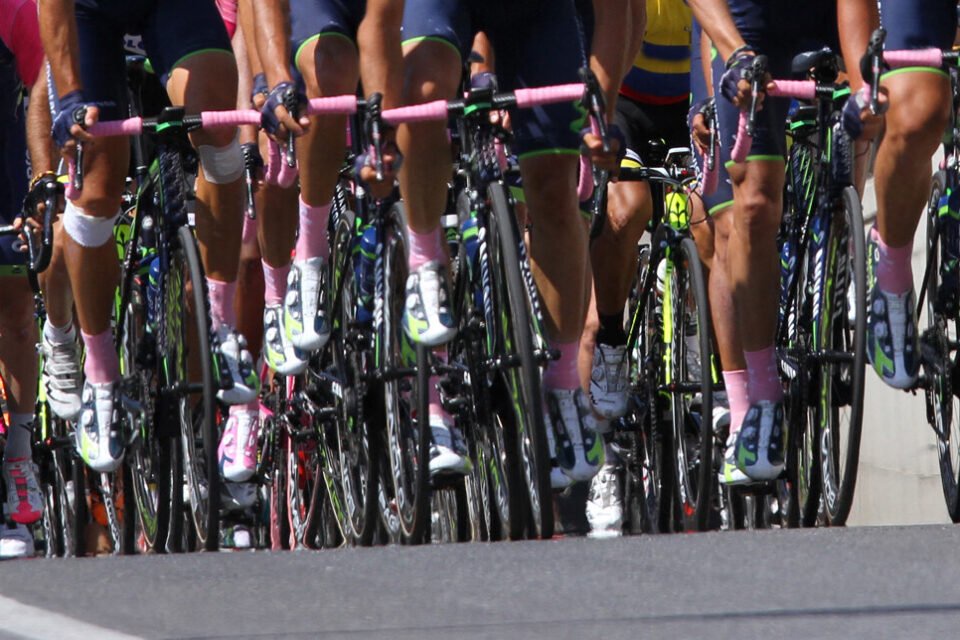 Le 30 juin 1964, le coureur français Jacques Anquetil a remporté le contre-la-montre entre Hyères et Toulon. Depuis, la ville n'a plus accueilli la moindre étape.