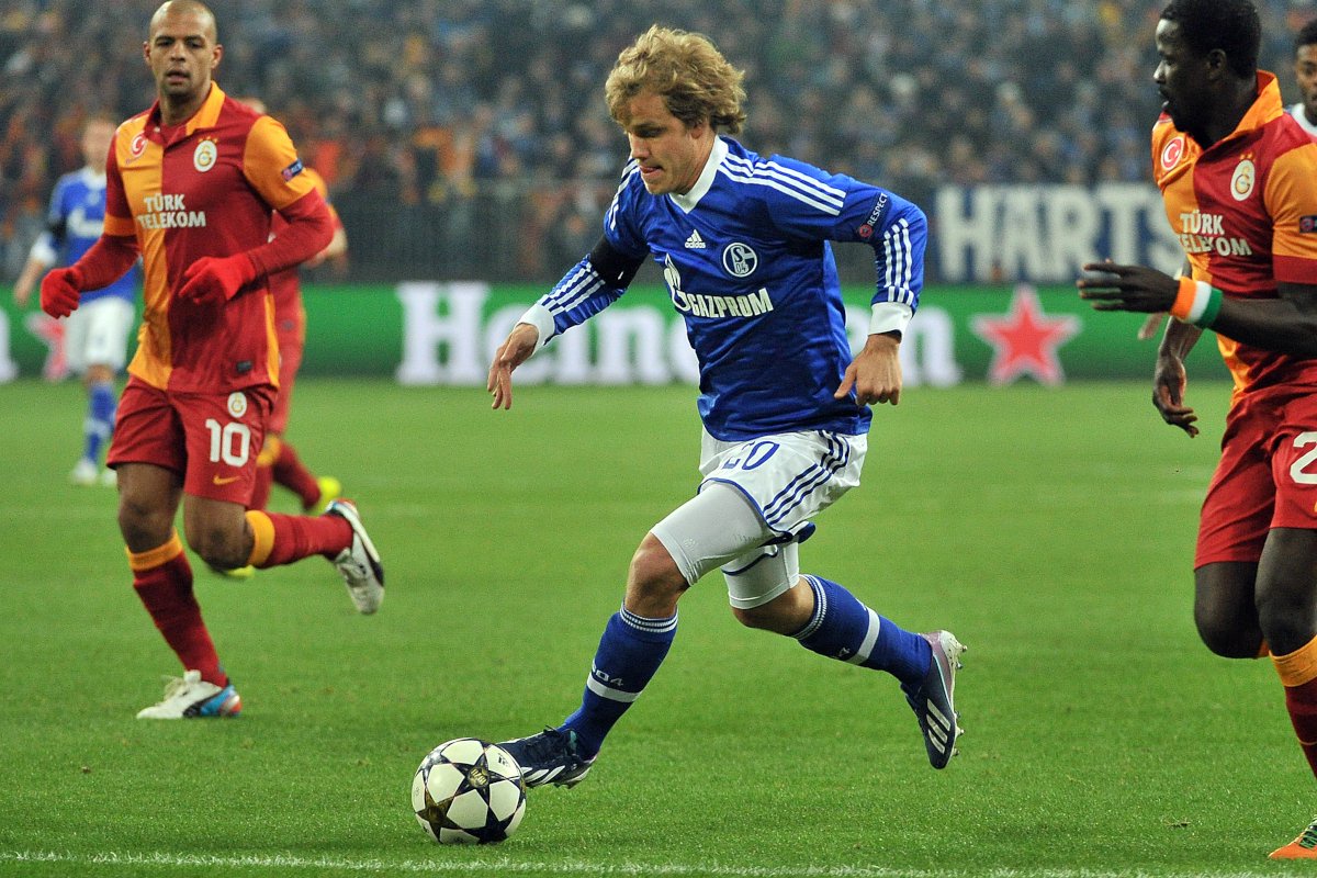 Teemu Pukki für Schalke im Dribbling