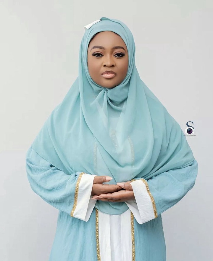 Muslims Applaud Jackie Appiah after she was spotted wearing a hijab like a Hajia (photos)