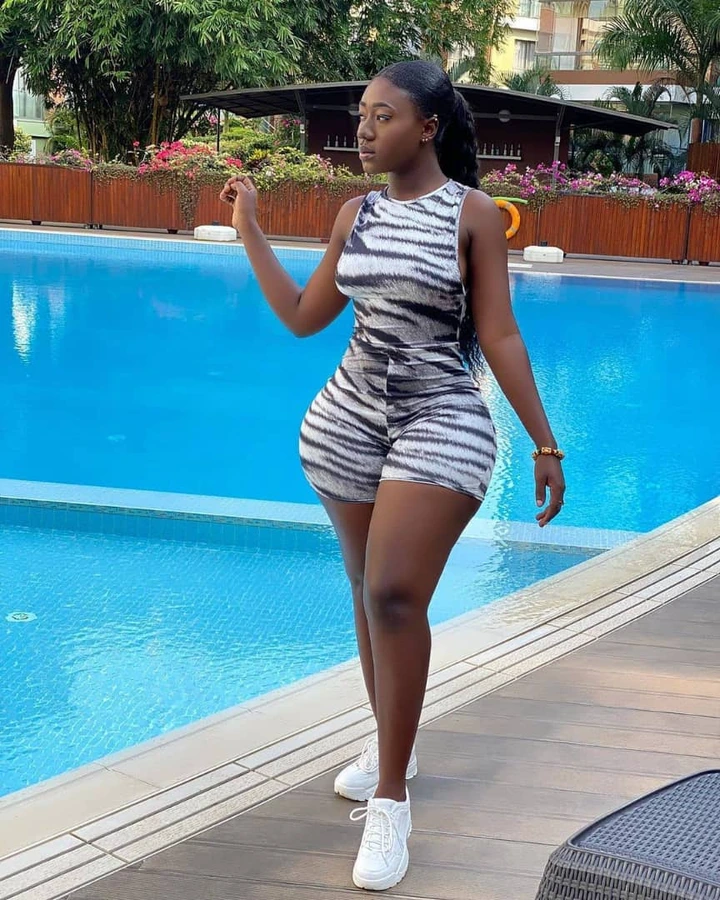 Finally, Hajia Bintu meets her meter in Cindy Fafa, an Ewe Lady causing confusion with her Backside (photos) 9