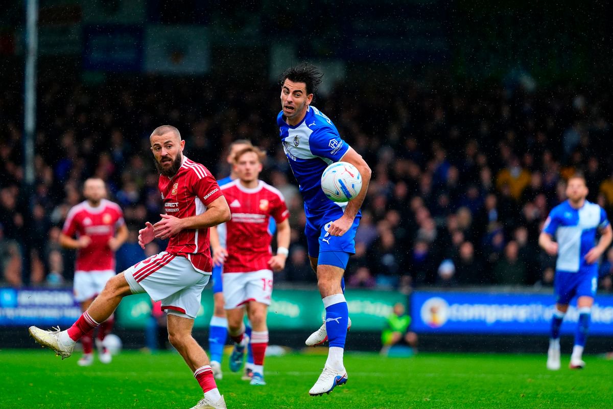 Joe Quigley of Bristol Rovers heads the ball during the Sky Bet League 2 match between Bristol Rovers and Swindon Town at The Memorial Stadium, Bristol on 24 October 2026 (Photo: Rachel Le Poidevin/PPAUK)