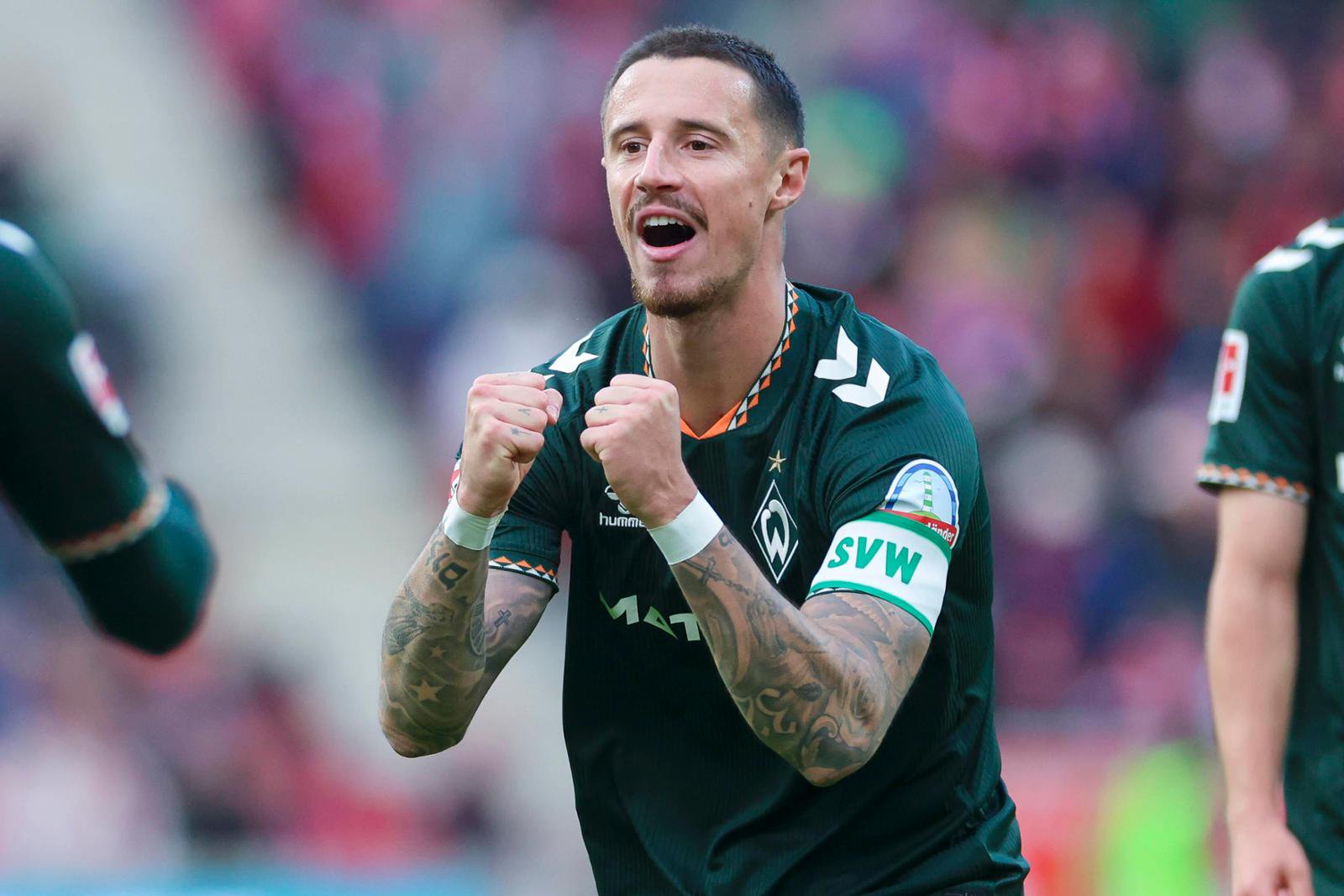 Durfte schon vor Anpfiff ein kleines bisschen jubeln: Werder Bremens Kapitän Marco Friedl in Mainz.