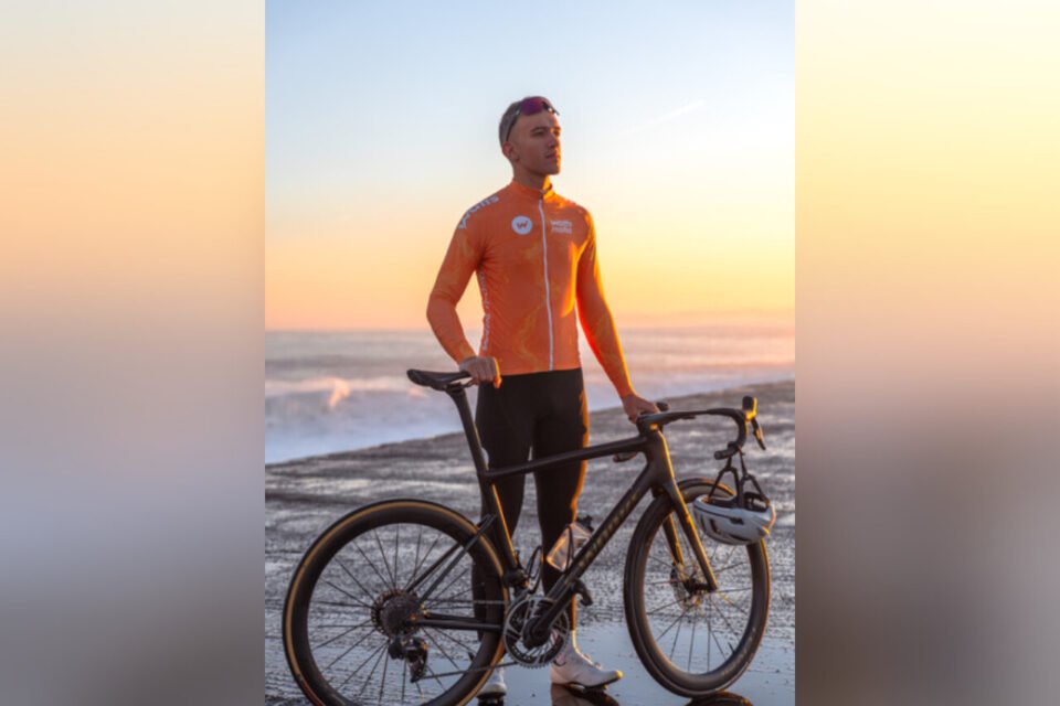 Directeur sportif de l'équipe cycliste Marmande Women Développement (Lot-et-Garonne), s'est aussi lancé sur les réseaux sociaux où il présente sa passion pour le vélo en vidéo.