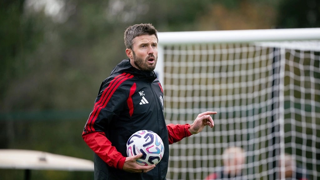 Michael Carrick faces Man Utd sack ultimatum as new candidate emerges