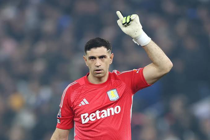 Transfer: Emi Martinez Keen On Chelsea Switch As Deadline Looms