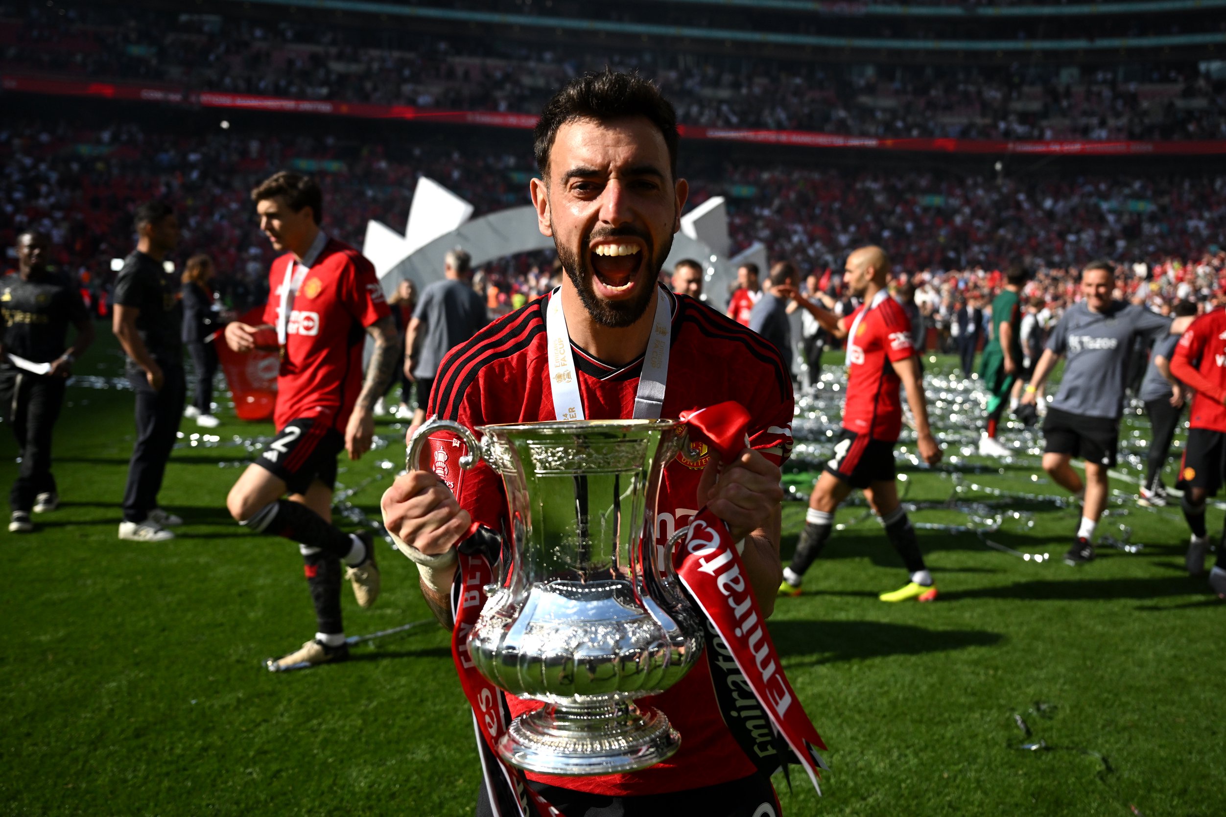 United skipper Fernandes lifts the FA Cup trophy