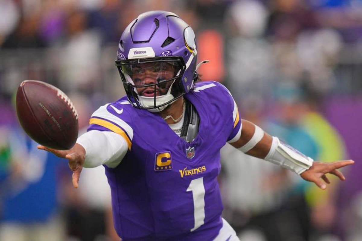 Oct 25, 2026; Minneapolis, Minnesota, USA; Minnesota Vikings quarterback Kyler Murray (1) pitches the ball against the Indianapolis Colts in the second half at U.S. Bank Stadium. © Brad Rempel-Imagn Images