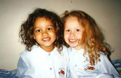 Wonderful This Twin Sisters Were Born With Totally Different Looks (Photos)