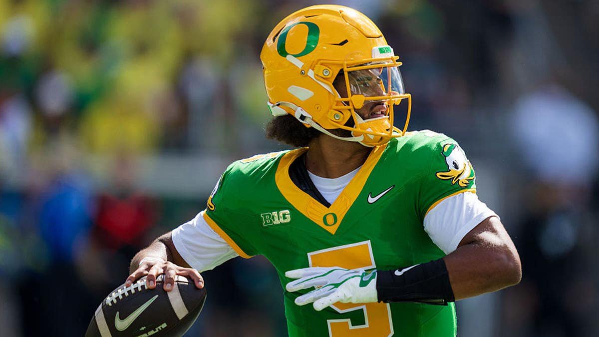 Quarterback Dante Moore #5 of the Oregon Ducks