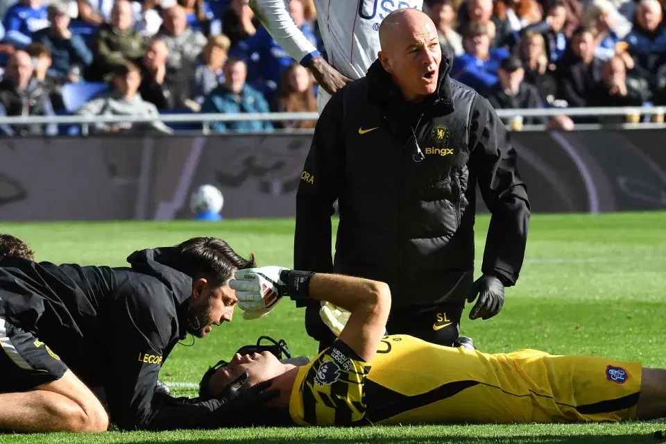 Chelsea goalkeeper Emiliano Martinez targets early return from injury