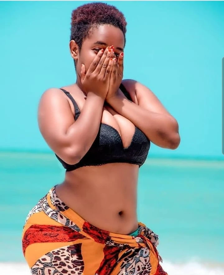 Unusual poses of curvy women causing a stir on social media (photos)