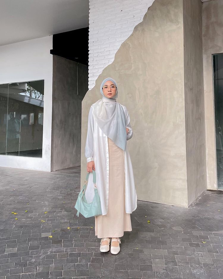 8 OOTD Rok Span Hijab yang Simpel tapi Fashionable 